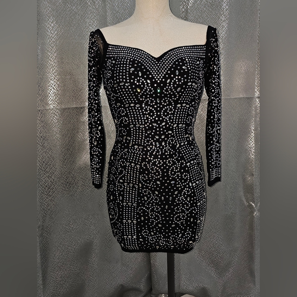 Chic Black and White Long Sleeve Dress
